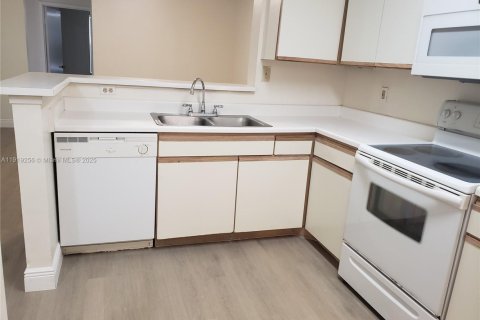 Condominio en alquiler en Coral Springs, Florida, 3 dormitorios, 121.24 m2 № 1974181 - foto 4