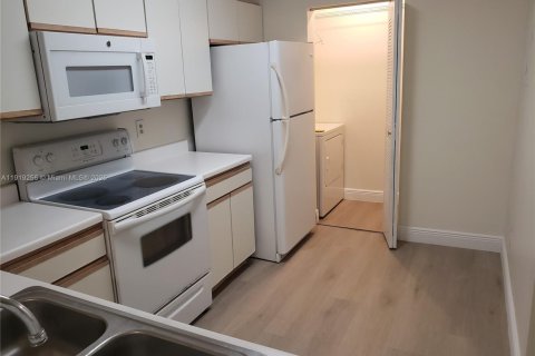 Condominio en alquiler en Coral Springs, Florida, 3 dormitorios, 121.24 m2 № 1974181 - foto 5