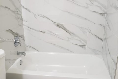 Condominio en alquiler en Coral Springs, Florida, 3 dormitorios, 121.24 m2 № 1974181 - foto 10