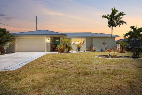 Villa ou maison à Punta Gorda, Floride 3 chambres, 167.97 m2 № 2095343