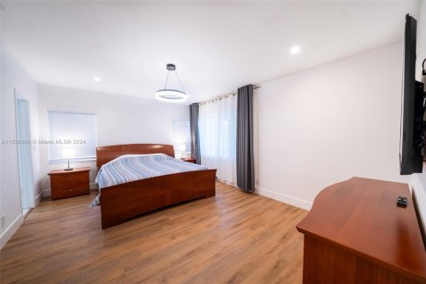 Снять в аренду виллу или дом в Холливуд, Флорида 3 спальни, 222.5м2, № 1977642 - фото 4