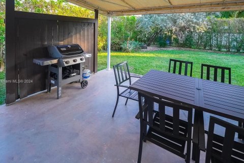 Снять в аренду виллу или дом в Холливуд, Флорида 3 спальни, 222.5м2, № 1977642 - фото 18