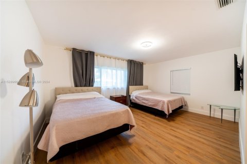 Снять в аренду виллу или дом в Холливуд, Флорида 3 спальни, 222.5м2, № 1977642 - фото 7