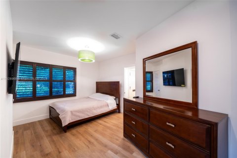 Снять в аренду виллу или дом в Холливуд, Флорида 3 спальни, 222.5м2, № 1977642 - фото 10