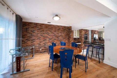 Снять в аренду виллу или дом в Холливуд, Флорида 3 спальни, 222.5м2, № 1977642 - фото 15