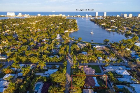 Снять в аренду виллу или дом в Холливуд, Флорида 3 спальни, 222.5м2, № 1977642 - фото 3