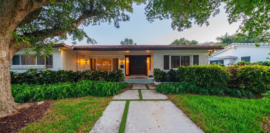Дом в Холливуд, Флорида 3 спальни, 222.5м2 № 1977642