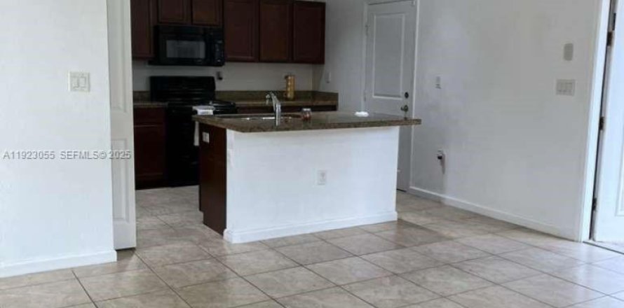 Adosado en Homestead, Florida 4 dormitorios, 160.54 m2 № 2054843