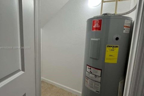 Adosado en alquiler en Homestead, Florida, 4 dormitorios, 160.54 m2 № 2054843 - foto 10