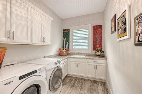 Купить виллу или дом в Сарасота, Флорида 11 комнат, 313.73м2, № 2129430 - фото 30