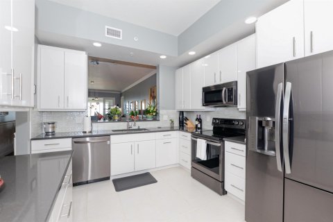 Condo in St. Lucie, Florida, 2 bedrooms № 2077455 - photo 5
