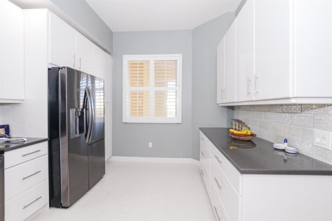 Condo in St. Lucie, Florida, 2 bedrooms № 2077455 - photo 4