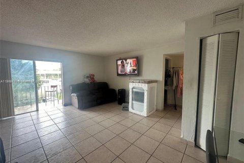 Copropriété à louer à Hialeah, Floride: 2 chambres, 87.61 m2 № 1964660 - photo 15