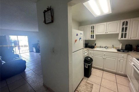 Copropriété à louer à Hialeah, Floride: 2 chambres, 87.61 m2 № 1964660 - photo 4