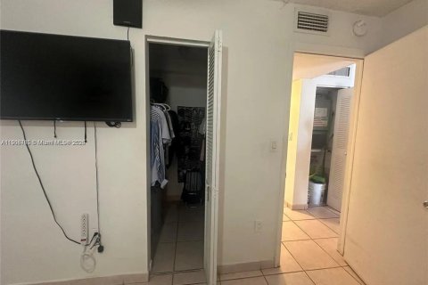Copropriété à louer à Hialeah, Floride: 2 chambres, 87.61 m2 № 1964660 - photo 5