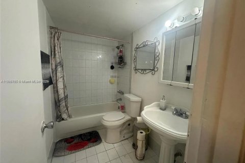 Copropriété à louer à Hialeah, Floride: 2 chambres, 87.61 m2 № 1964660 - photo 11