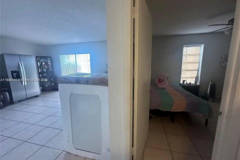 Copropriété à louer à Hialeah, Floride: 2 chambres, 87.61 m2 № 1964660 - photo 6