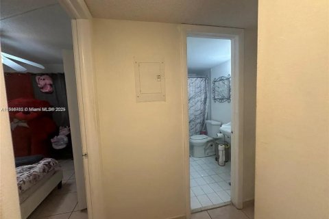 Copropriété à louer à Hialeah, Floride: 2 chambres, 87.61 m2 № 1964660 - photo 16