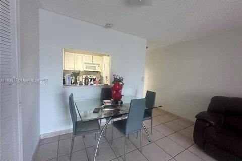 Copropriété à louer à Hialeah, Floride: 2 chambres, 87.61 m2 № 1964660 - photo 2