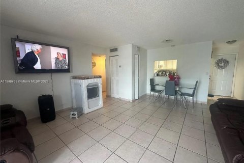 Copropriété à louer à Hialeah, Floride: 2 chambres, 87.61 m2 № 1964660 - photo 17