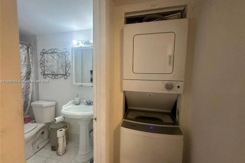 Copropriété à louer à Hialeah, Floride: 2 chambres, 87.61 m2 № 1964660 - photo 7