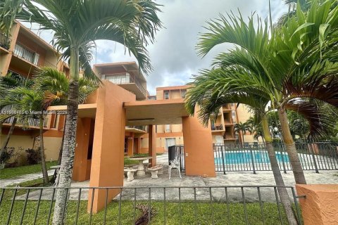 Copropriété à louer à Hialeah, Floride: 2 chambres, 87.61 m2 № 1964660 - photo 1