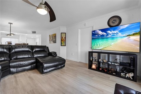 Condominio en venta en Pembroke Pines, Florida, 2 dormitorios, 112.13 m2 № 2057044 - foto 16