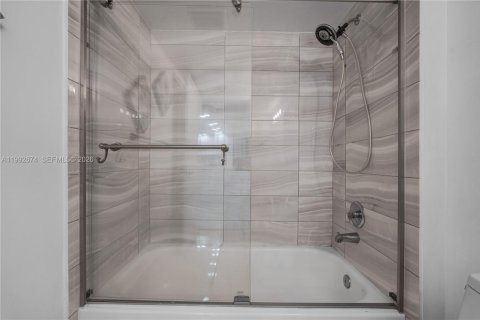 Condominio en venta en Pembroke Pines, Florida, 2 dormitorios, 112.13 m2 № 2057044 - foto 28