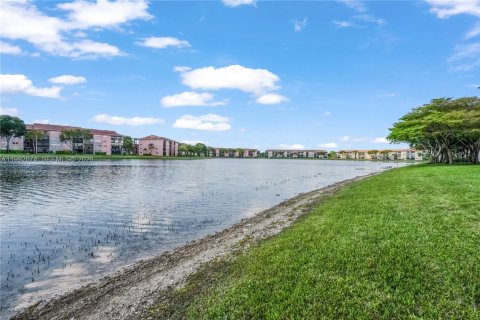 Condominio en venta en Pembroke Pines, Florida, 2 dormitorios, 112.13 m2 № 2057044 - foto 20