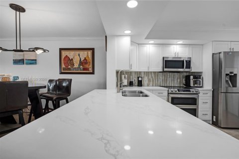 Condominio en venta en Pembroke Pines, Florida, 2 dormitorios, 112.13 m2 № 2057044 - foto 8