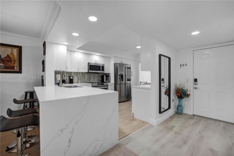 Condominio en venta en Pembroke Pines, Florida, 2 dormitorios, 112.13 m2 № 2057044 - foto 6