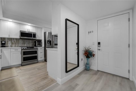 Condominio en venta en Pembroke Pines, Florida, 2 dormitorios, 112.13 m2 № 2057044 - foto 11