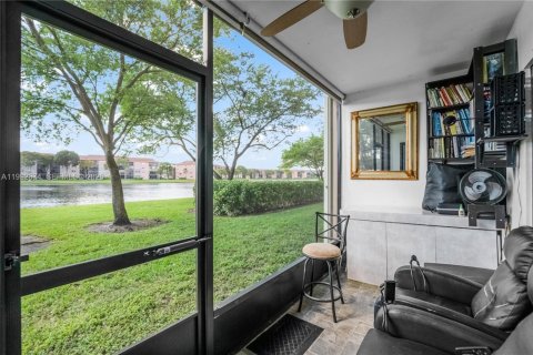 Condominio en venta en Pembroke Pines, Florida, 2 dormitorios, 112.13 m2 № 2057044 - foto 19
