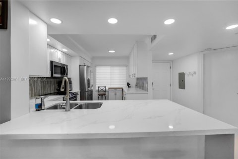 Condominio en venta en Pembroke Pines, Florida, 2 dormitorios, 112.13 m2 № 2057044 - foto 10