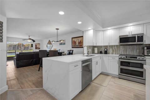 Condominio en Pembroke Pines, Florida, 2 dormitorios  № 2057044