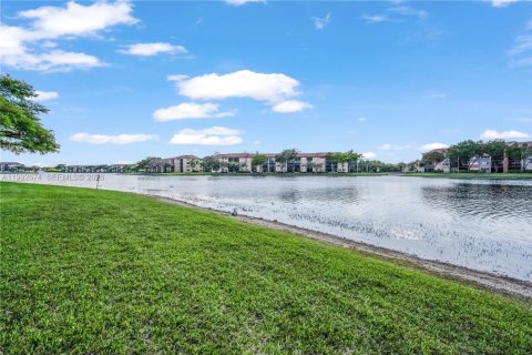 Condominio en venta en Pembroke Pines, Florida, 2 dormitorios, 112.13 m2 № 2057044 - foto 17