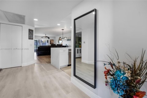 Condominio en venta en Pembroke Pines, Florida, 2 dormitorios, 112.13 m2 № 2057044 - foto 12