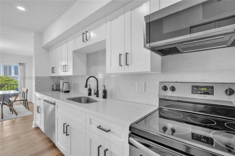 Copropriété à vendre à Hallandale Beach, Floride: 1 chambre, 78.97 m2 № 2089415 - photo 20