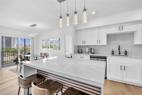 Copropriété à vendre à Hallandale Beach, Floride: 1 chambre, 78.97 m2 № 2089415 - photo 2