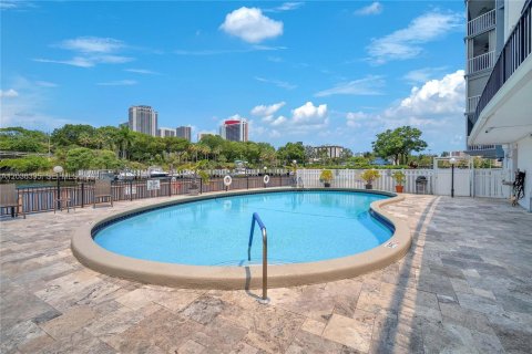 Copropriété à vendre à Hallandale Beach, Floride: 1 chambre, 78.97 m2 № 2089415 - photo 16