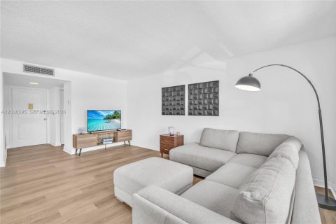 Copropriété à vendre à Hallandale Beach, Floride: 1 chambre, 78.97 m2 № 2089415 - photo 25