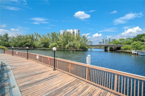 Copropriété à vendre à Hallandale Beach, Floride: 1 chambre, 78.97 m2 № 2089415 - photo 5