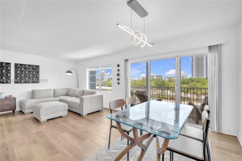 Copropriété à vendre à Hallandale Beach, Floride: 1 chambre, 78.97 m2 № 2089415 - photo 28