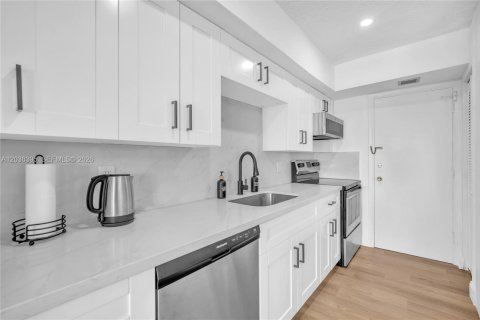 Copropriété à vendre à Hallandale Beach, Floride: 1 chambre, 78.97 m2 № 2089415 - photo 18