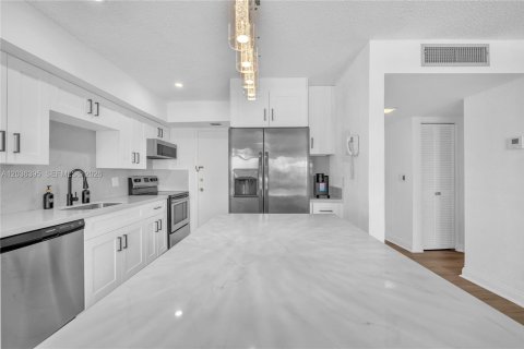 Copropriété à vendre à Hallandale Beach, Floride: 1 chambre, 78.97 m2 № 2089415 - photo 17