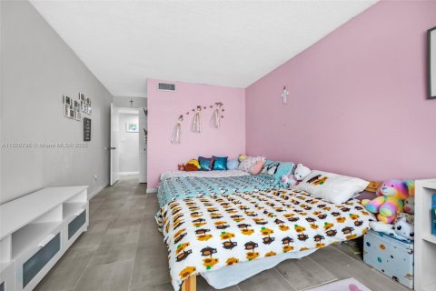 Condo in Weston, Florida, 2 bedrooms  № 1799446 - photo 18