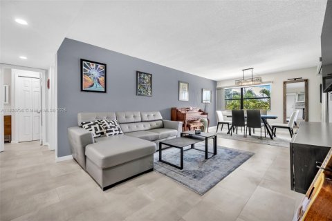 Condo in Weston, Florida, 2 bedrooms  № 1799446 - photo 2