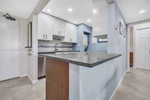 Condo in Weston, Florida, 2 bedrooms  № 1799446 - photo 8