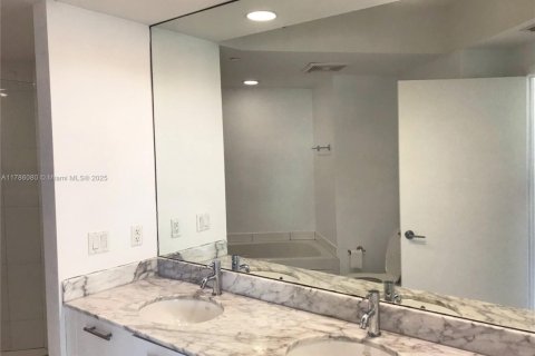 Condo in Miami, Florida, 2 bedrooms  № 1875477 - photo 6