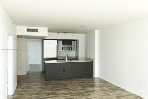 Condo in Miami, Florida, 2 bedrooms  № 1875477 - photo 3